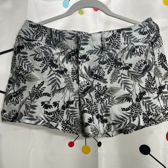 Old Navy Pixie Shorts Women’s Size 8 - Picture 1 of 4